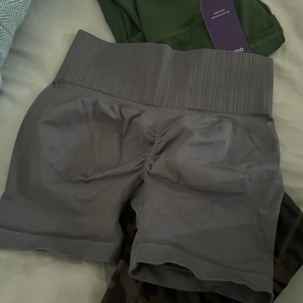 Workout bottoms size M - Picture 4 of 5